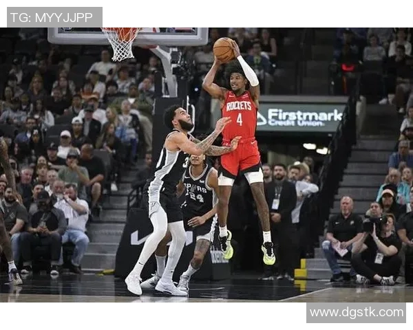 范乔丹爆发砍下26分库里状态低迷火箭成功击退勇士总比分领先